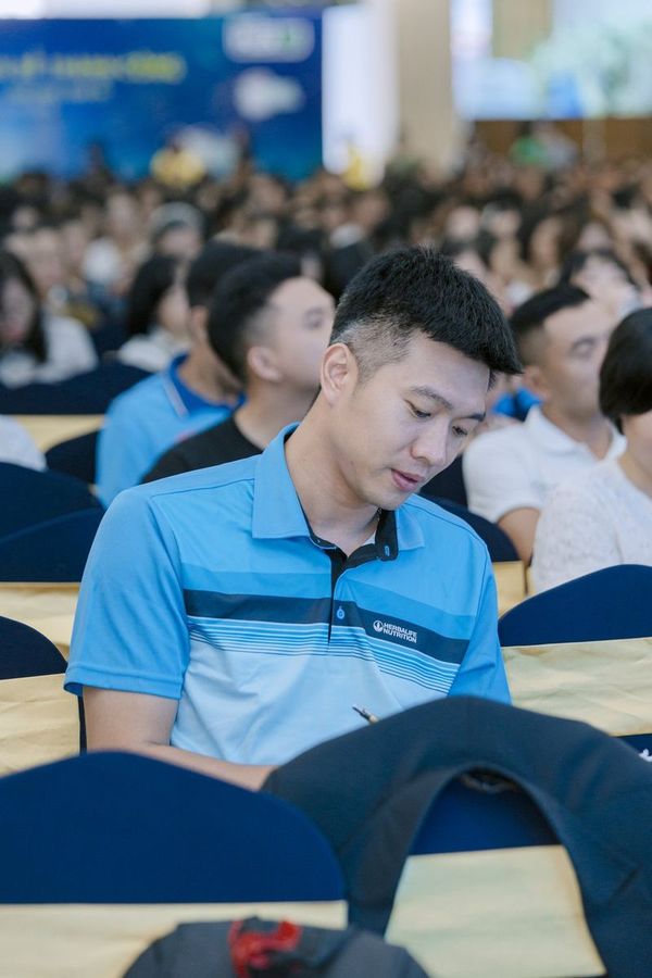Lê Tiến Bình đi học nước ngoài