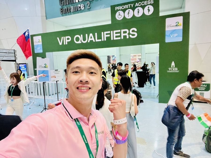 Lê Tiến Bình đi học nước ngoài