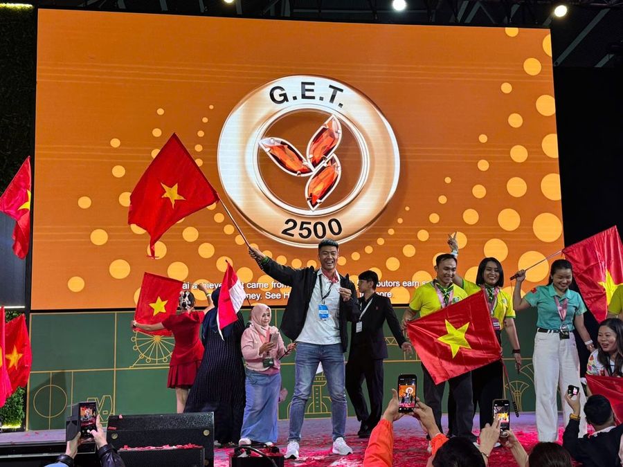 Lê Tiến Bình đi học nước ngoài