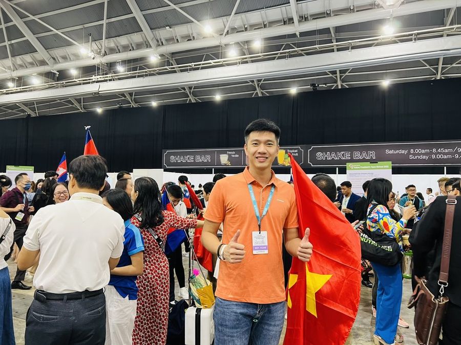 Lê Tiến Bình đi học nước ngoài