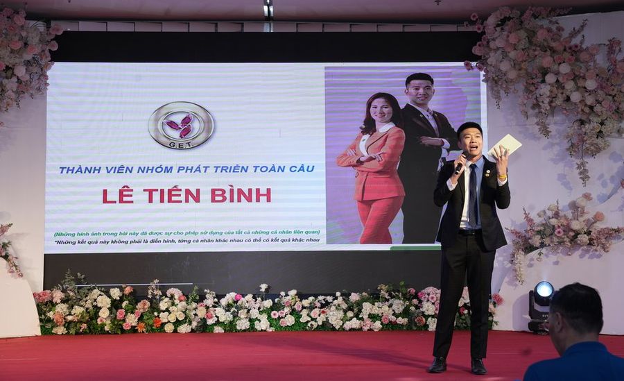 Lê Tiến Bình trên sân khấu