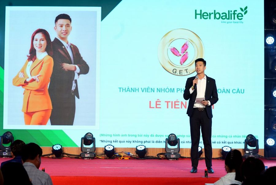 Lê Tiến Bình trên sân khấu