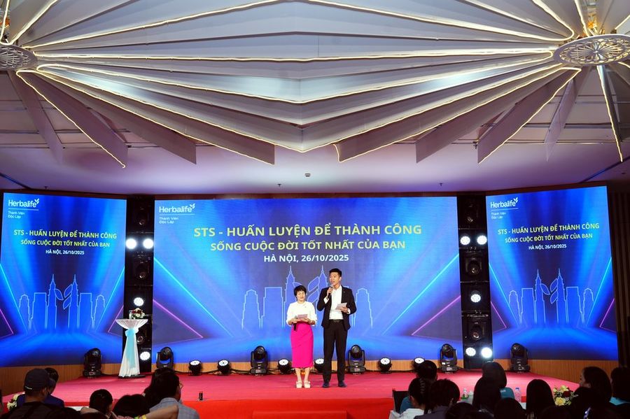 Lê Tiến Bình trên sân khấu