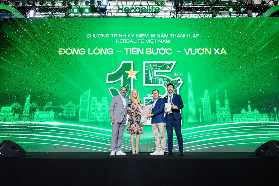 Lê Tiến Bình trên sân khấu