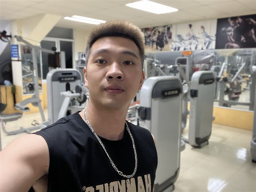 Lê Tiến Bình sau khi thay đổi, tại phòng tập